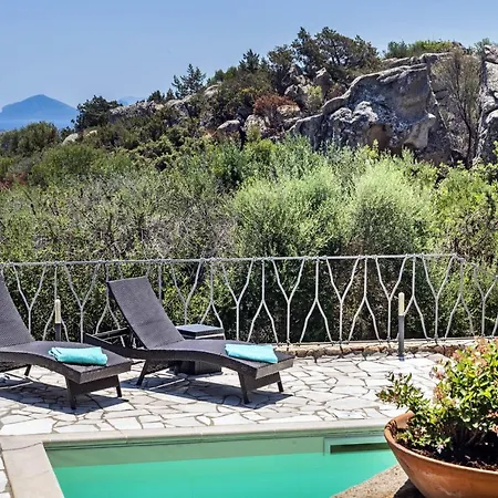 Iconic Luxury אביאדורי