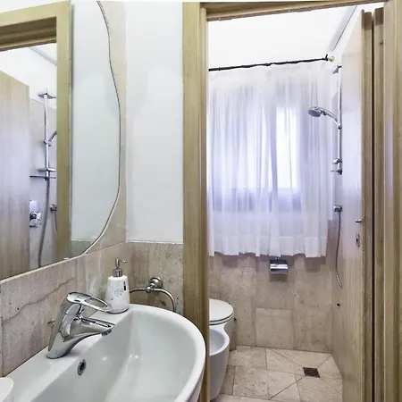 Iconic Luxury לינה וארוחת בוקר 4*