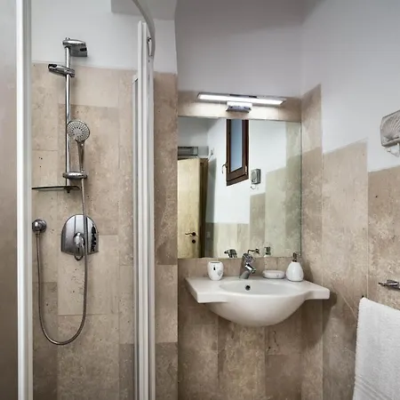 Iconic Luxury לינה וארוחת בוקר 4*